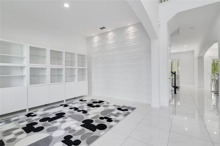 Image No.6-6 Bed Property for sale