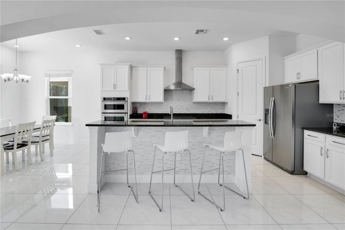 Image No.8-6 Bed Property for sale