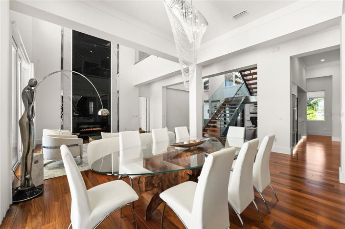 Image No.12-5 Bed Property for sale