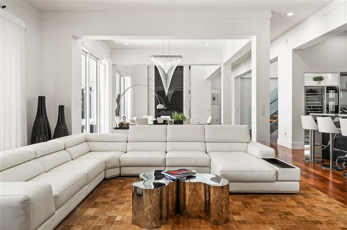 Image No.16-5 Bed Property for sale