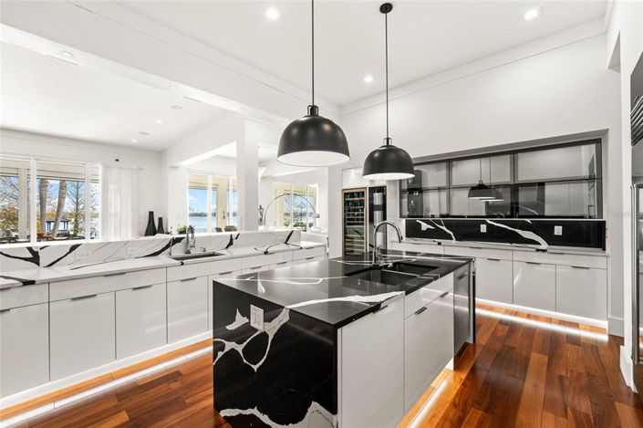 Image No.21-5 Bed Property for sale