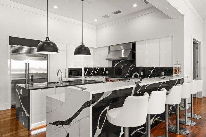 Image No.22-5 Bed Property for sale