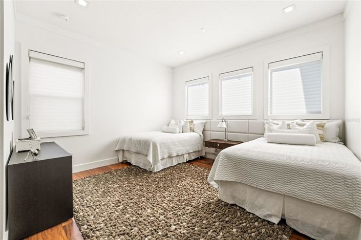 Image No.45-5 Bed Property for sale