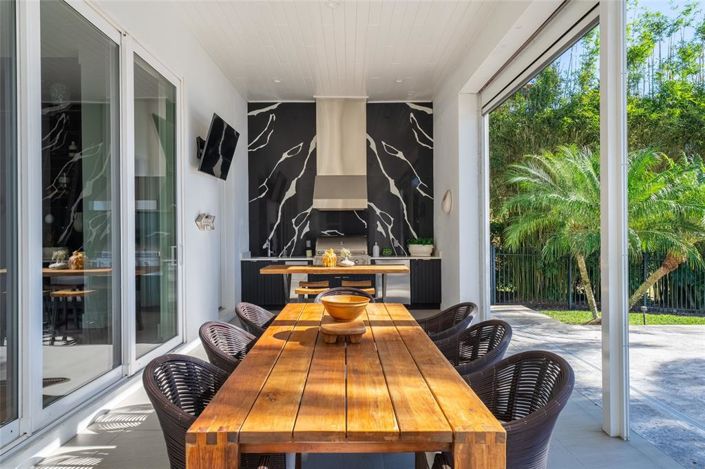 Image No.51-5 Bed Property for sale