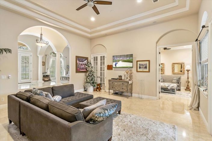 Image No.11-5 Bed Property for sale