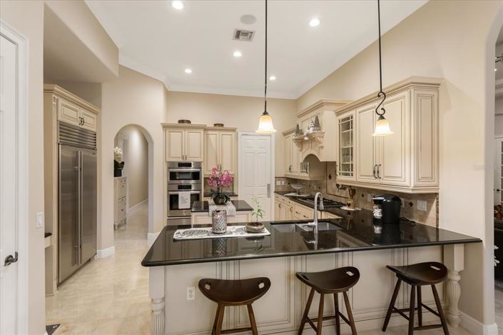 Image No.13-5 Bed Property for sale