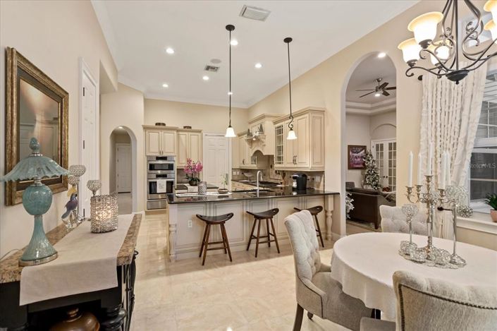 Image No.16-5 Bed Property for sale