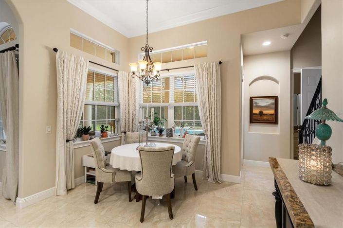 Image No.18-5 Bed Property for sale