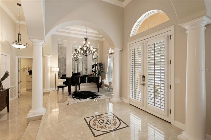 Image No.3-5 Bed Property for sale