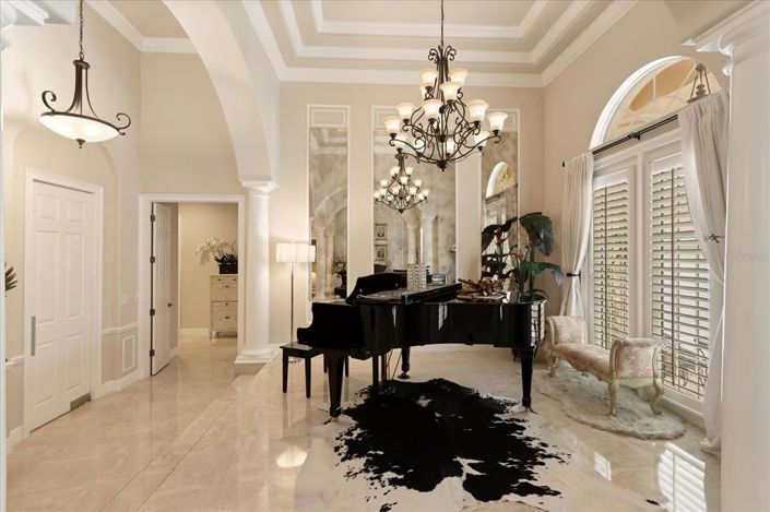 Image No.5-5 Bed Property for sale