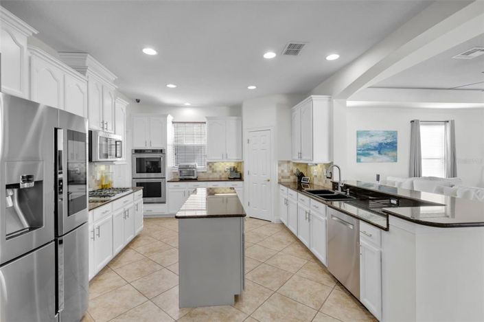 Image No.17-5 Bed Property for sale