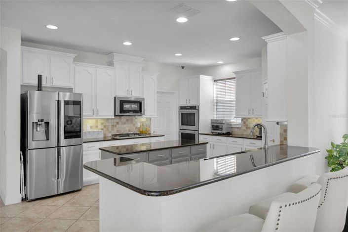 Image No.18-5 Bed Property for sale