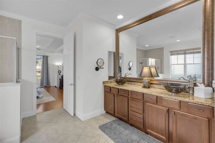 Image No.26-5 Bed Property for sale