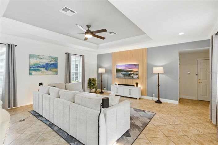 Image No.5-5 Bed Property for sale