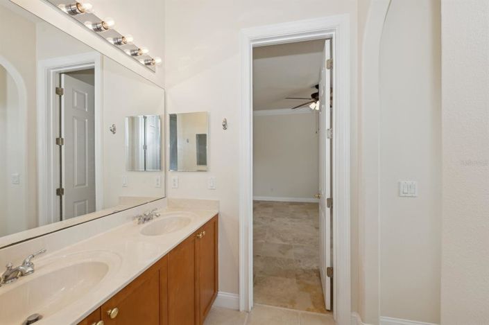 Image No.27-4 Bed Property for sale