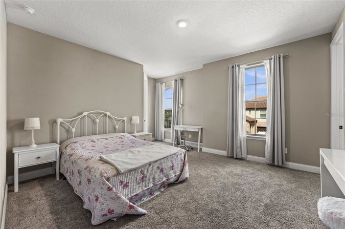 Image No.17-6 Bed Property for sale