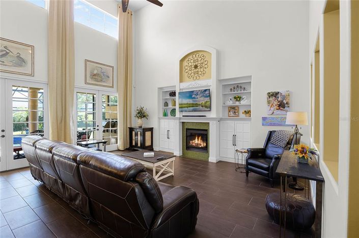 Image No.12-5 Bed Property for sale