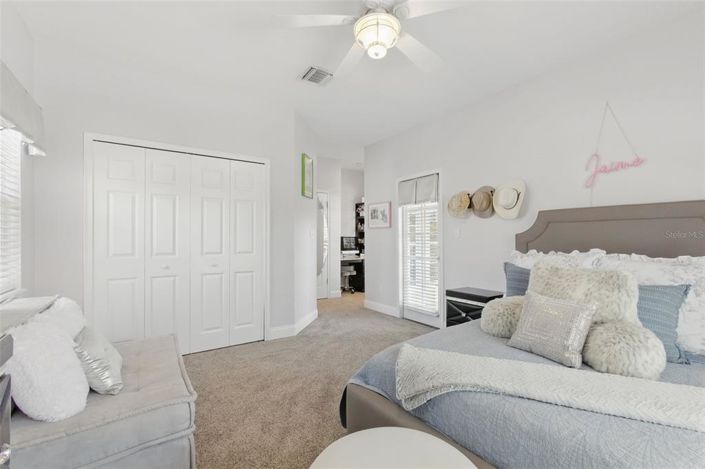 Image No.36-5 Bed Property for sale