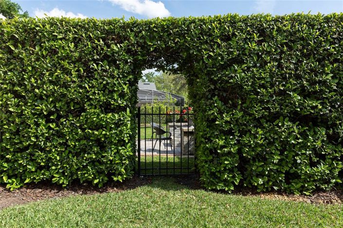 Image No.50-5 Bed Property for sale