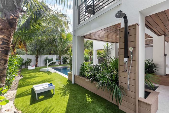 Image No.12-4 Bed Property for sale