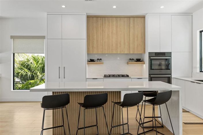 Image No.24-4 Bed Property for sale