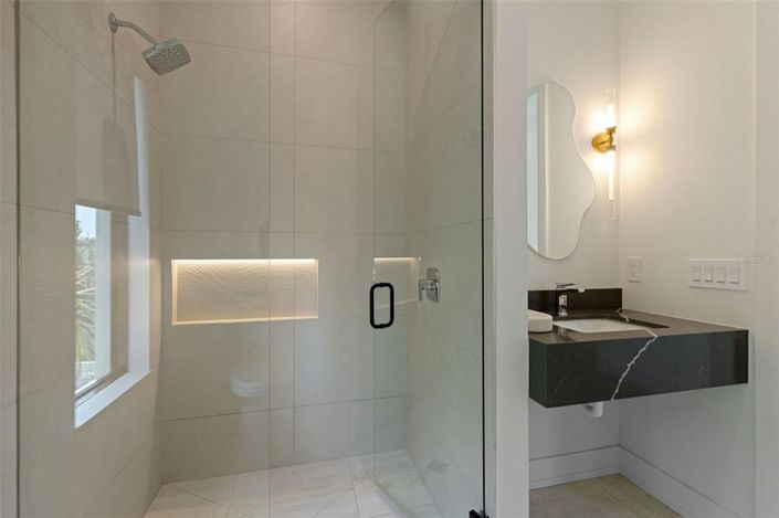 Image No.48-4 Bed Property for sale