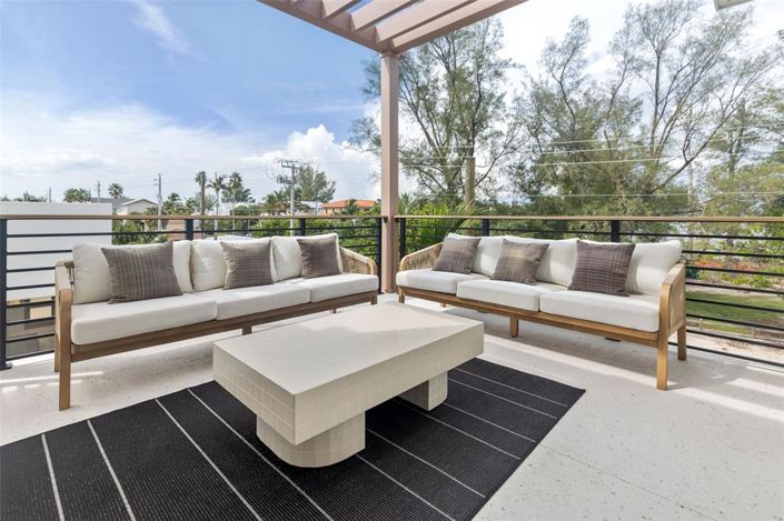 Image No.56-4 Bed Property for sale