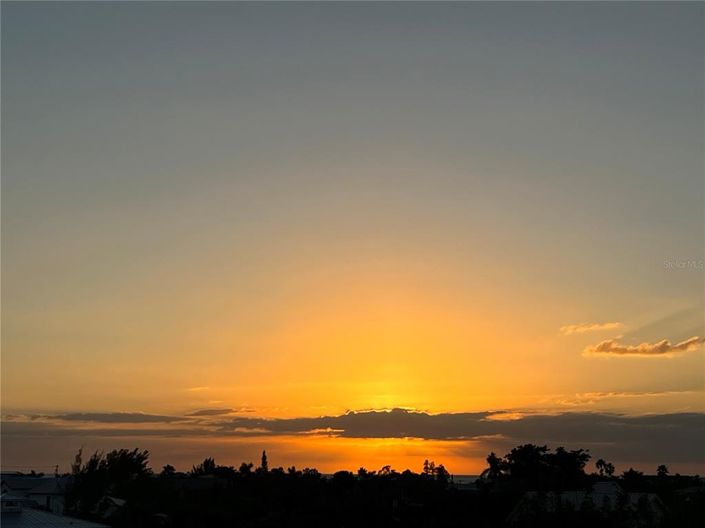 Image No.77-4 Bed Property for sale