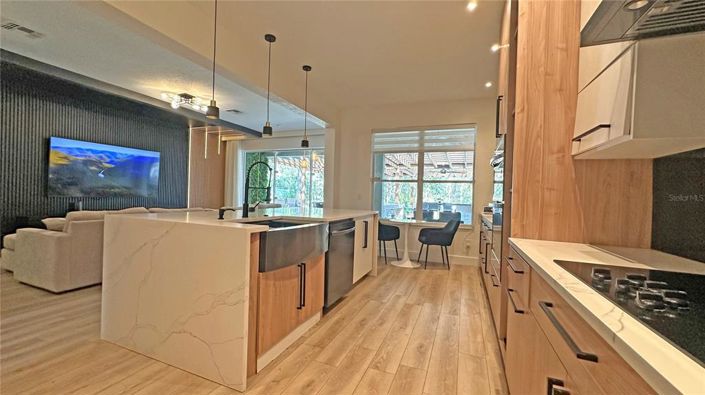 Image No.66-4 Bed Property for sale