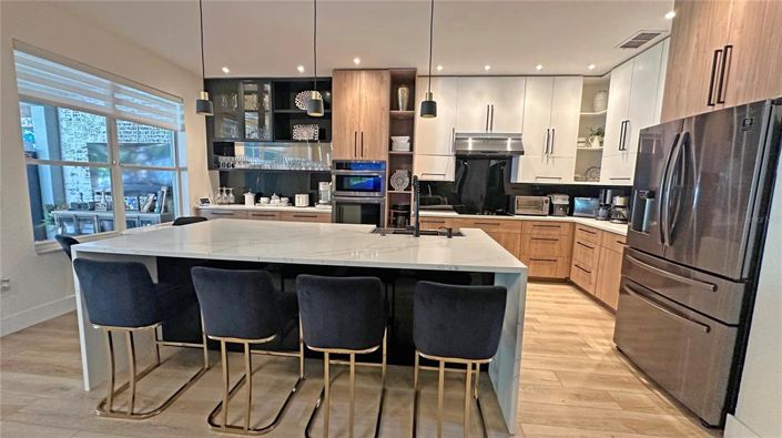 Image No.74-4 Bed Property for sale