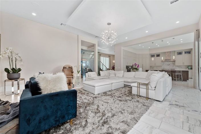 Image No.10-5 Bed Property for sale