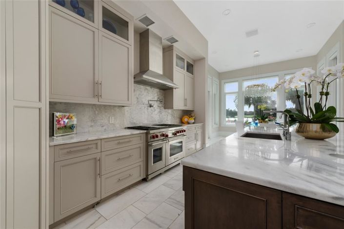 Image No.13-5 Bed Property for sale