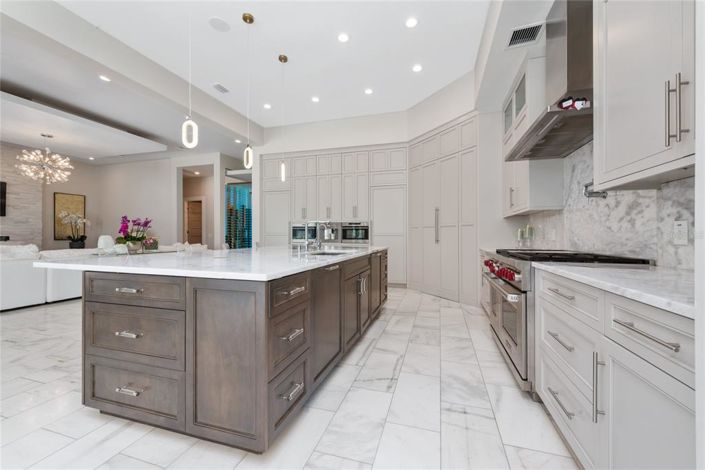 Image No.16-5 Bed Property for sale