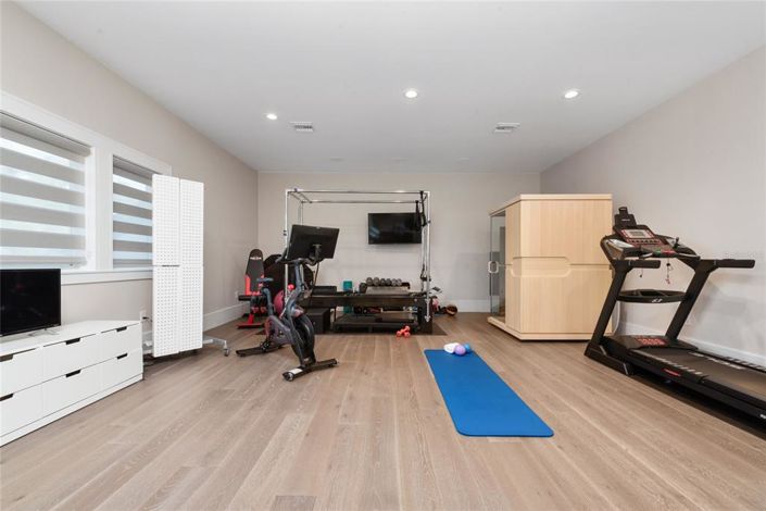 Image No.40-5 Bed Property for sale