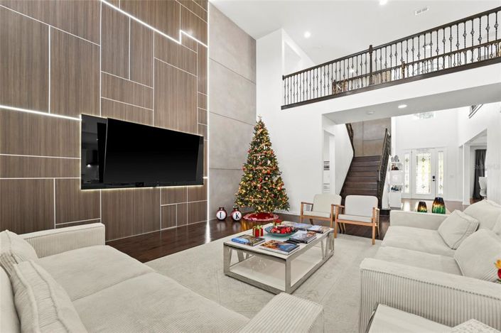 Image No.12-5 Bed Property for sale