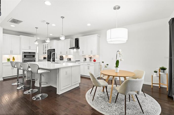 Image No.24-5 Bed Property for sale