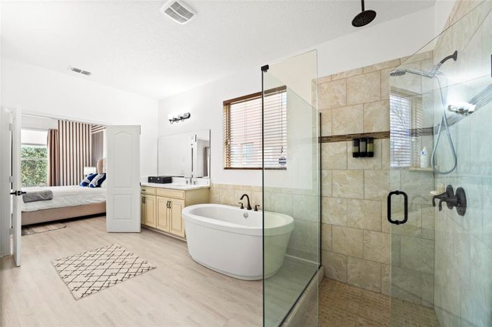 Image No.30-5 Bed Property for sale