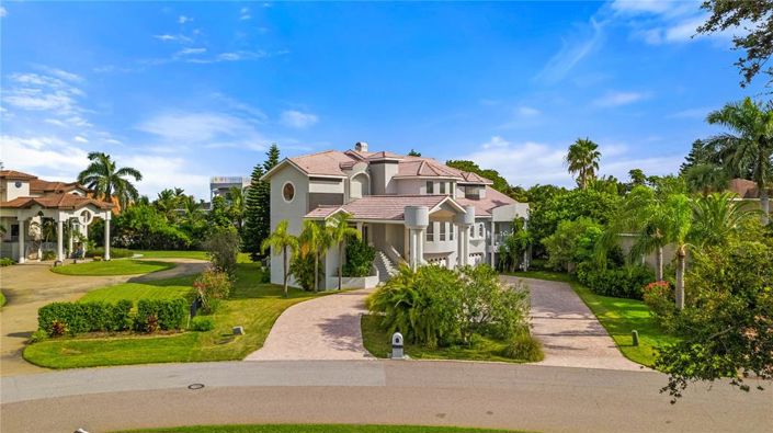 Image No.17-4 Bed Property for sale