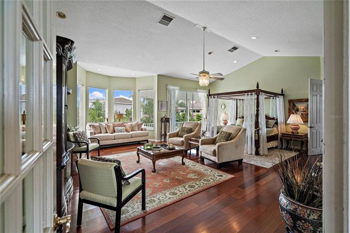 Image No.54-4 Bed Property for sale