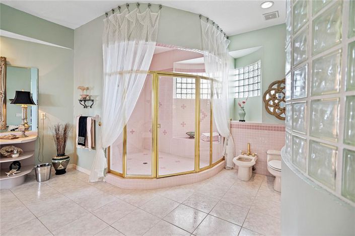 Image No.59-4 Bed Property for sale