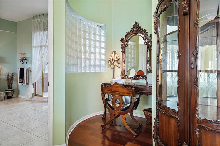 Image No.65-4 Bed Property for sale