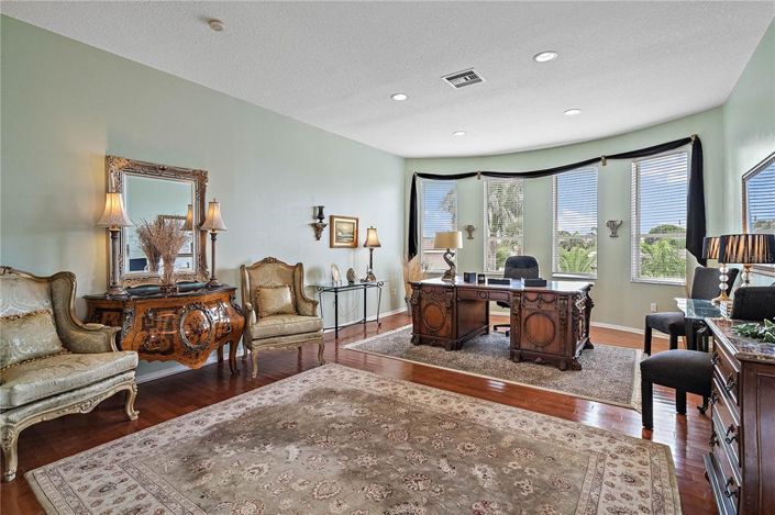 Image No.67-4 Bed Property for sale