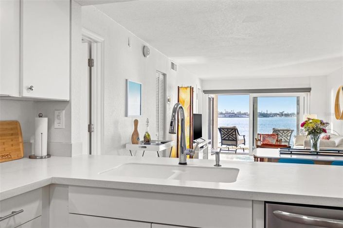 Image No.10-2 Bed Property for sale