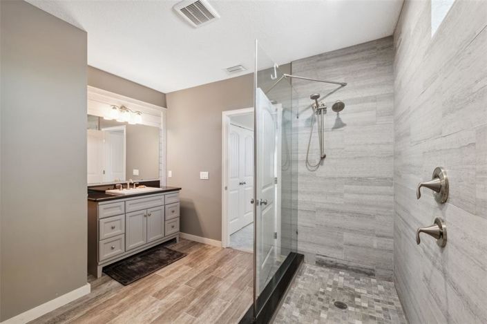 Image No.27-5 Bed Property for sale