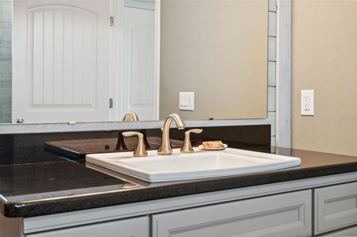 Image No.28-5 Bed Property for sale