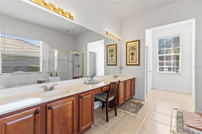 Image No.19-4 Bed Property for sale