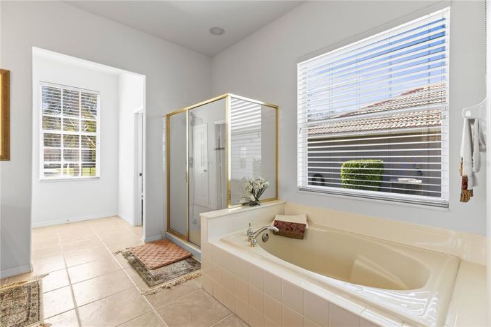 Image No.20-4 Bed Property for sale