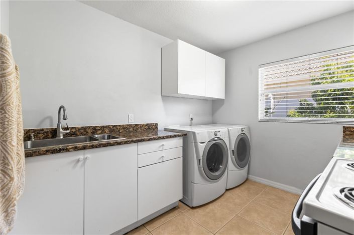 Image No.33-4 Bed Property for sale