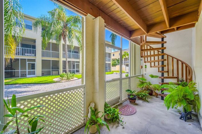 Image No.26-2 Bed Townhouse for sale