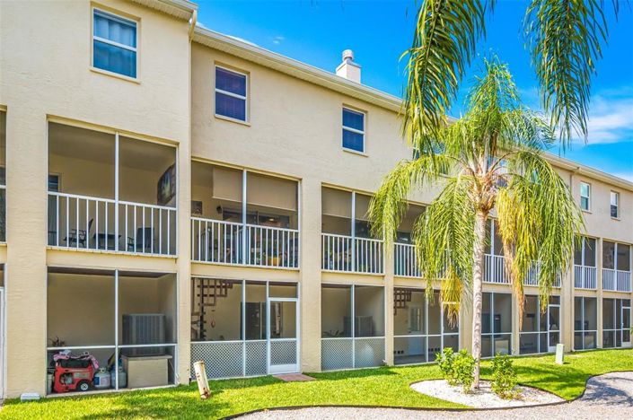 Image No.45-2 Bed Townhouse for sale